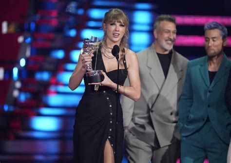 Lil Wayne and Olivia Rodrigo open the MTV Video Music Awards, NSYNC gives Swift night’s first award